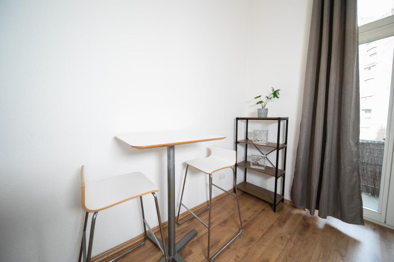 White 60 Qm Apartment - Zentral - Balkon - Messe Dusseldorf Exterior photo